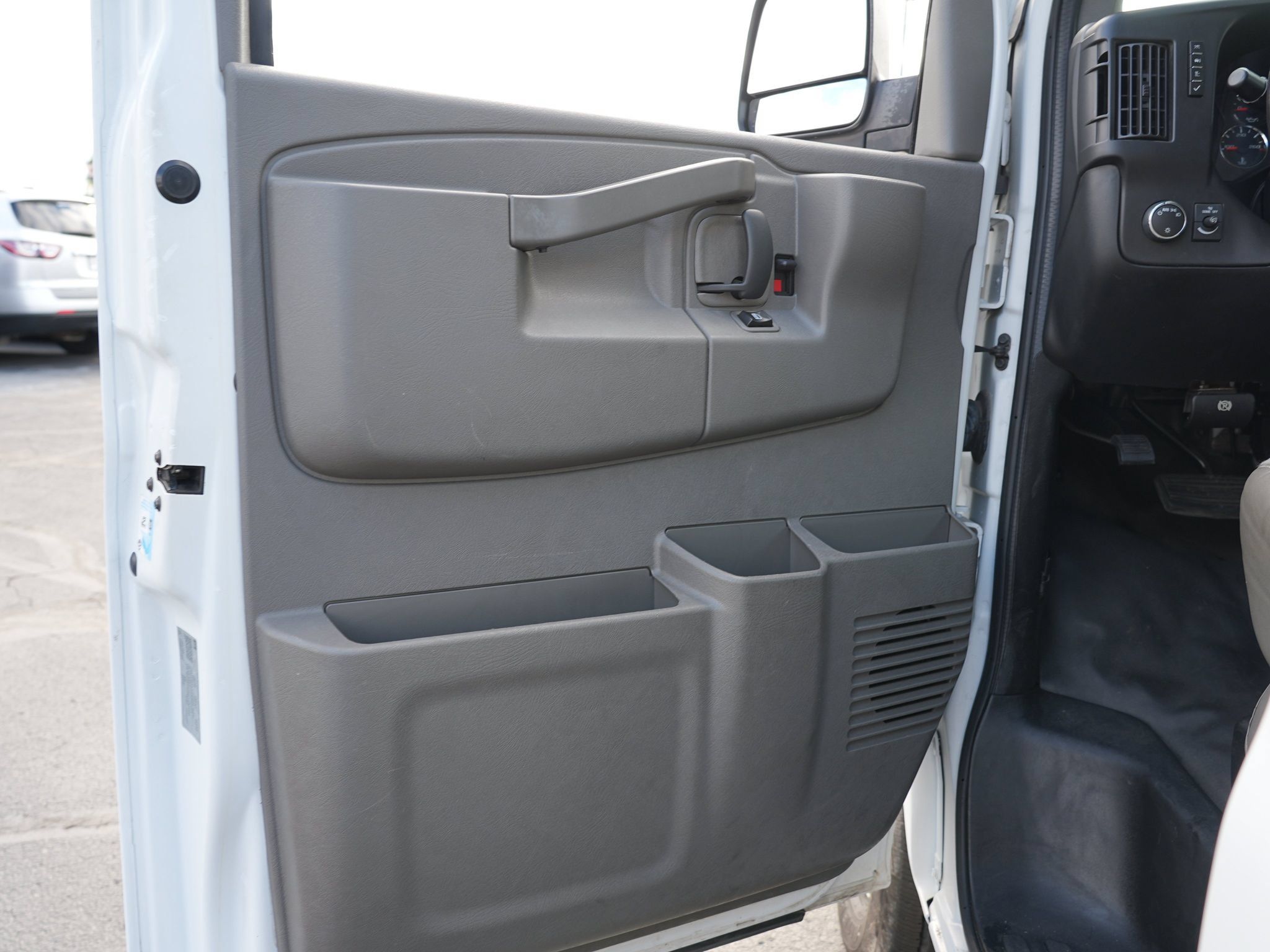 Used 2019 Chevrolet Express 2500 LS w/ Driver Convenience Package RWD image 15