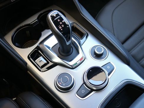New 2025 Alfa Romeo Giulia AWD w/ Veloce Package AWD image 12