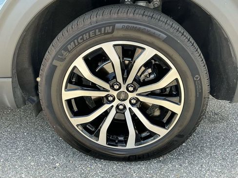 Used 2025 Ford Explorer ST-Line w/ Premium Package image 25