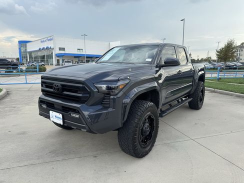 Used 2024 Toyota Tacoma SR5 AWD/4WD image 4