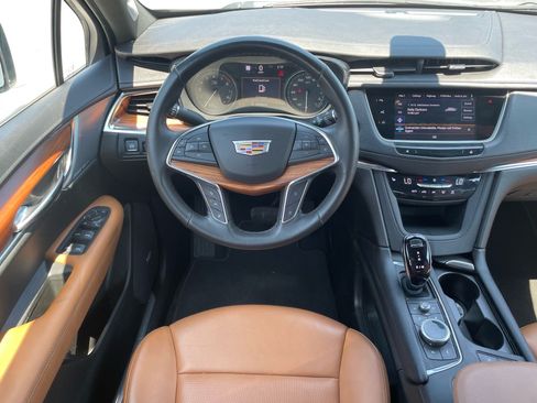 Used 2023 Cadillac XT5 Premium Luxury w/ Technology Package FWD image 4