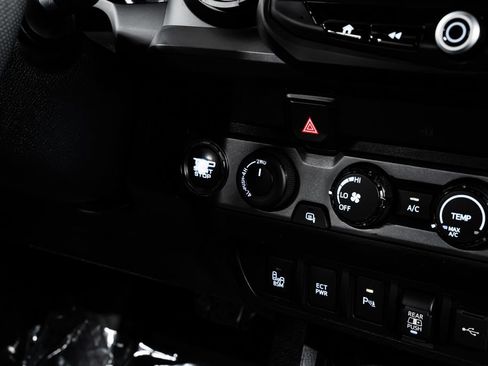 Used 2020 Toyota Tacoma TRD Sport w/ Technology Package AWD/4WD image 24