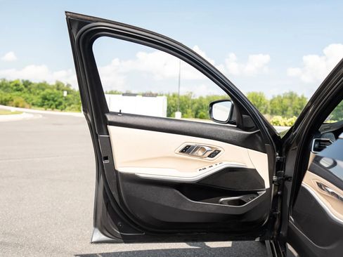 Used 2020 BMW 330i Sedan w/ Convenience Package image 48