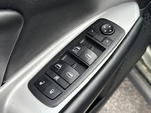 Used 2019 Dodge Journey SE w/ Premium Group FWD image 11