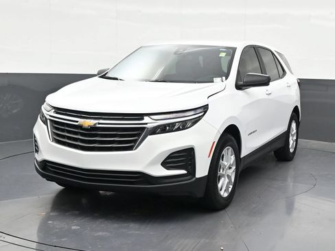 Used 2024 Chevrolet Equinox LS w/ Driver Confidence II Package FWD image 9