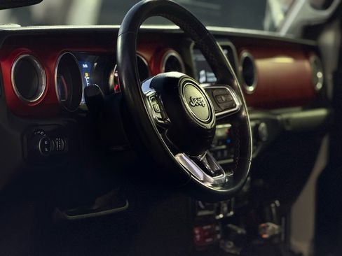 Used 2021 Jeep Gladiator Rubicon image 10