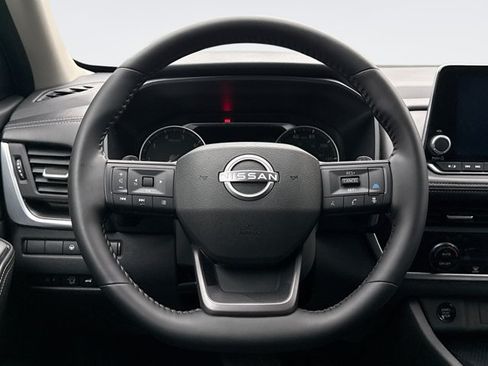 Used 2025 Nissan Rogue SV AWD/4WD image 12
