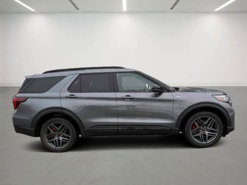 Used 2025 Ford Explorer ST-Line w/ ST-Line Street Pack image 5