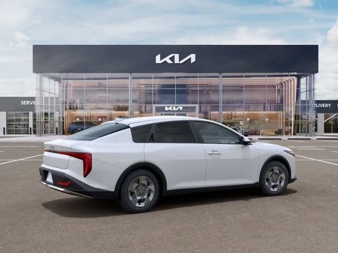 New 2026 Kia K4 LX image 6