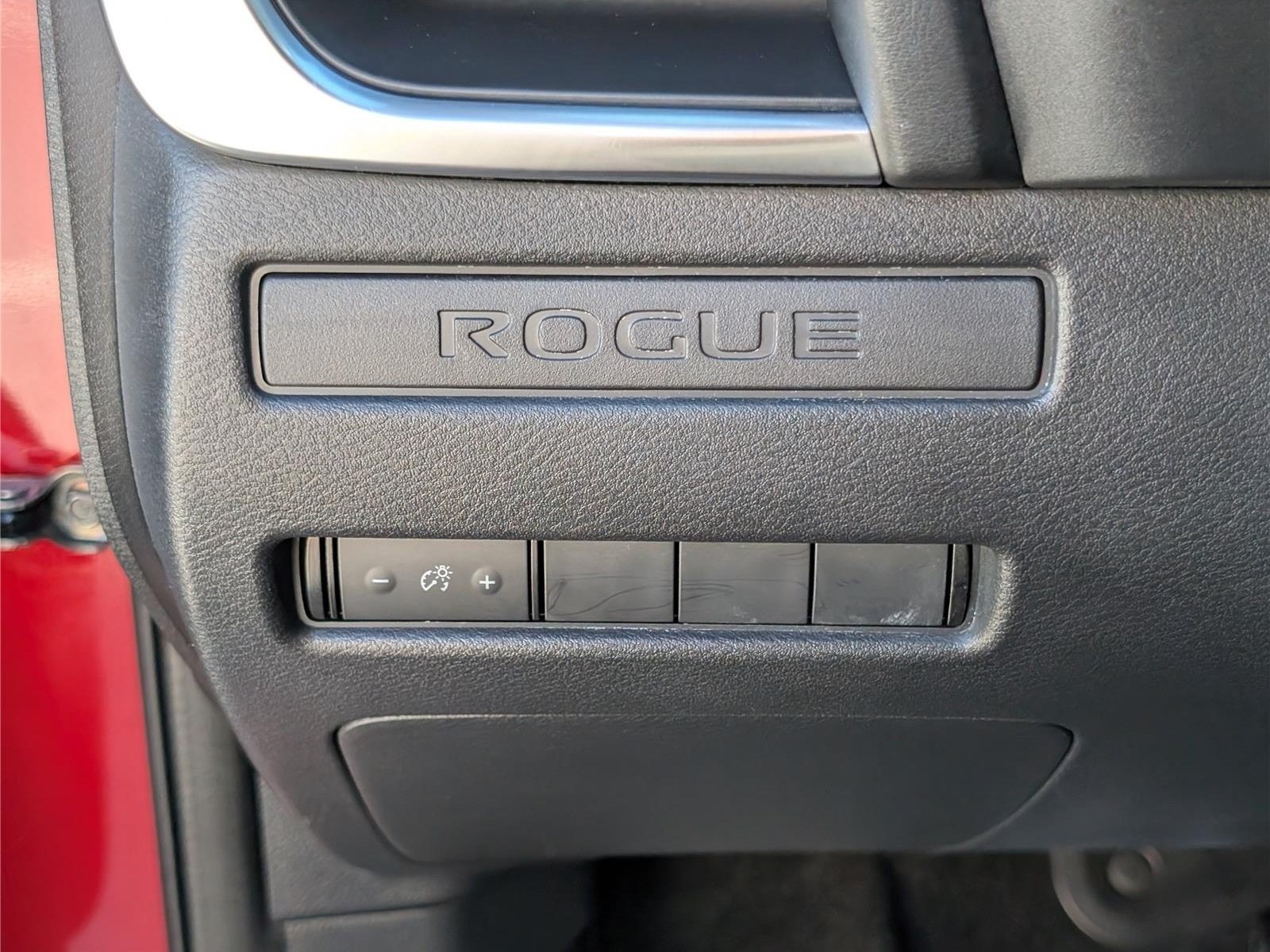 Used 2023 Nissan Rogue S AWD/4WD image 19
