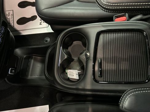 Used 2024 Chrysler Pacifica Touring-L w/ S Appearance Package FWD image 21