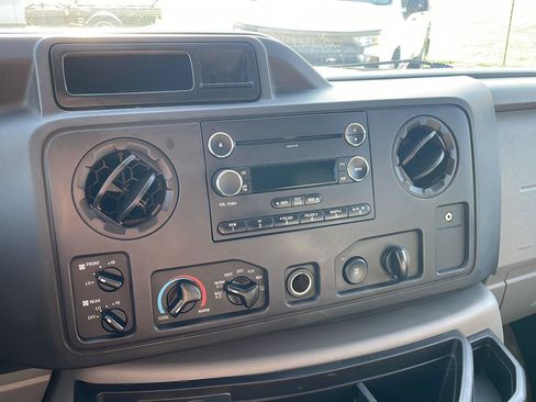 Used 2013 Ford E-350 and Econoline 350 XLT RWD image 19