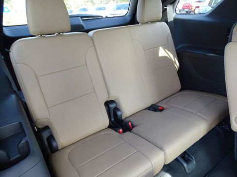 Used 2023 Chevrolet Traverse Premier image 14