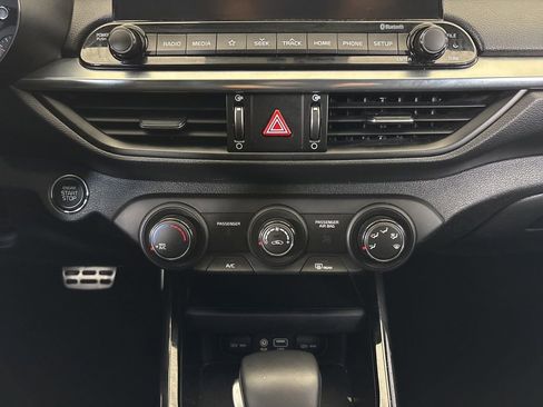 Used 2021 Kia Forte GT-Line image 24
