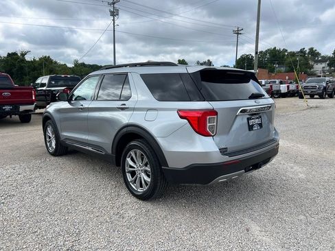 Used 2023 Ford Explorer XLT w/ Equipment Group 202A AWD/4WD image 6