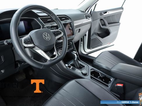 Used 2022 Volkswagen Tiguan SE w/ Panoramic Sunroof Package AWD/4WD image 19