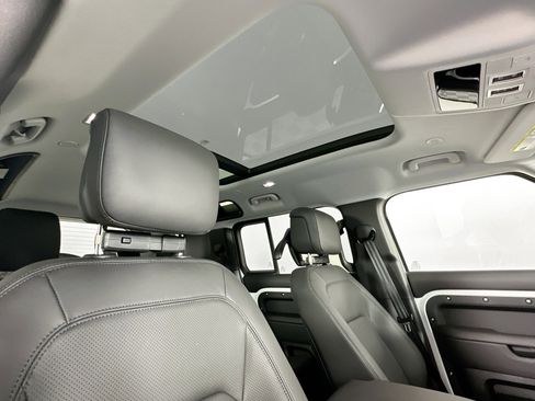 Used 2025 Land Rover Defender 110 S image 20