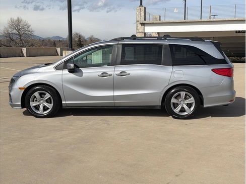 Used 2018 Honda Odyssey EX image 4