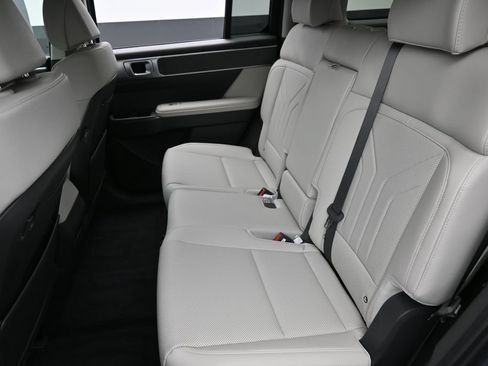 Used 2025 Hyundai Santa Fe SEL FWD image 28