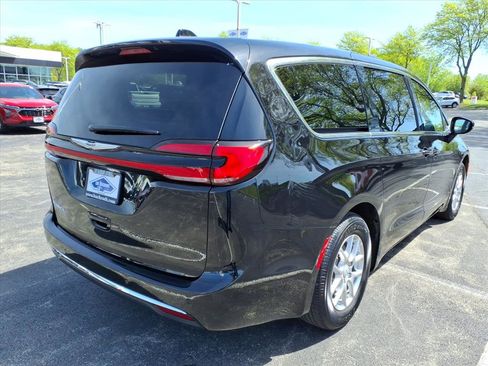 Used 2025 Chrysler Pacifica Select FWD image 7