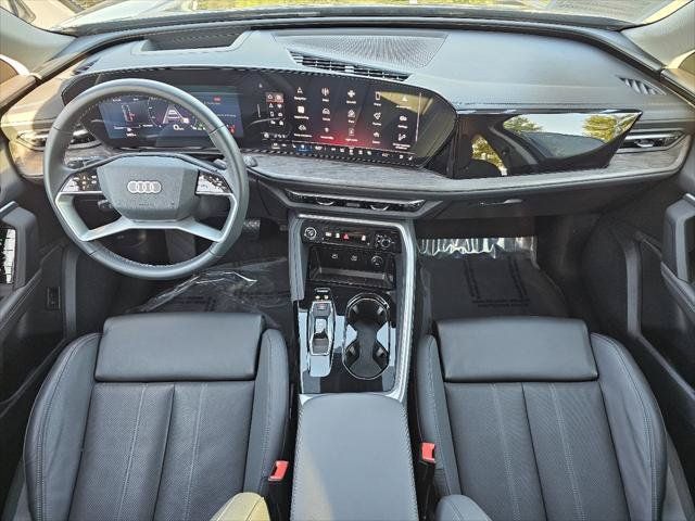 Used 2025 Audi Q5 Premium Plus w/ Premium Plus AWD/4WD image 4