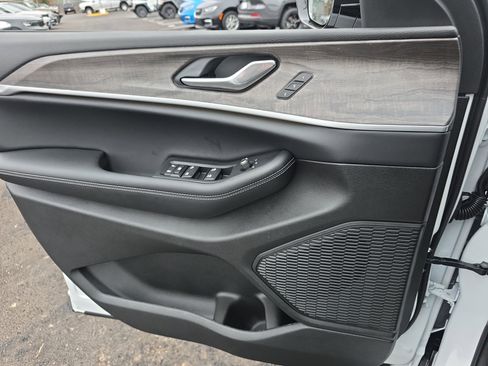 New 2025 Jeep Grand Cherokee Limited image 13