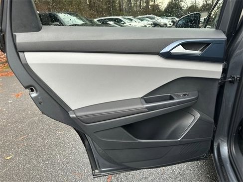 Certified 2024 Volkswagen Taos SE image 21