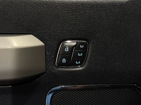 Used 2022 Ford F250 Lariat w/ Chrome Package image 31