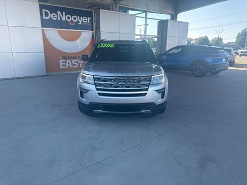 Used 2018 Ford Explorer XLT FWD image 2
