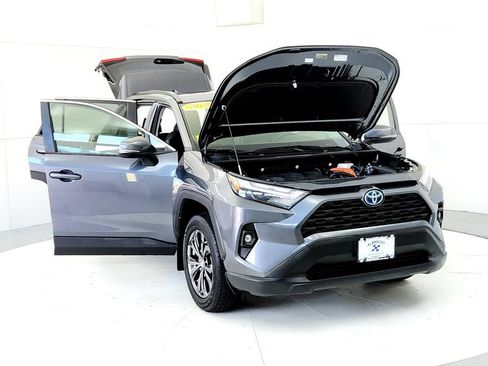 Used 2023 Toyota RAV4 XLE Premium AWD/4WD image 9