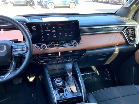 Used 2024 GMC Canyon AT4 image 6