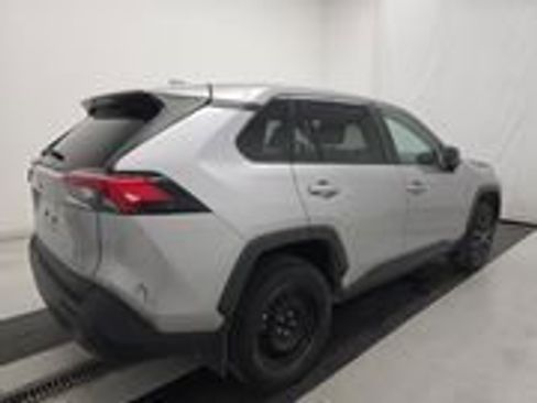 Used 2022 Toyota RAV4 LE FWD image 4