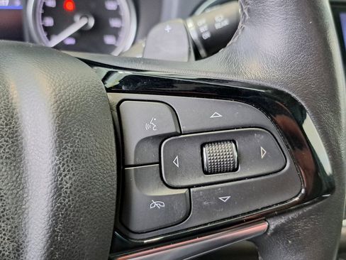 Used 2023 Buick Enclave Essence image 11