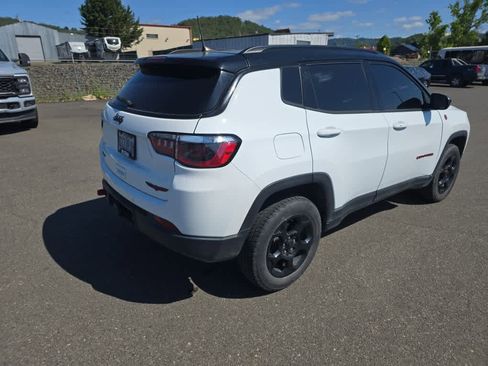 Used 2023 Jeep Compass Trailhawk w/ Trailhawk Convenience Group AWD/4WD image 4