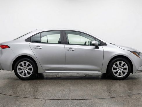 Used 2025 Toyota Corolla LE FWD image 11