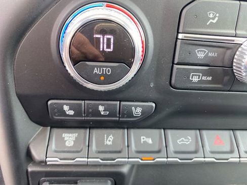 Used 2021 GMC Sierra 2500 AT4 w/ AT4 Premium Plus Package image 13