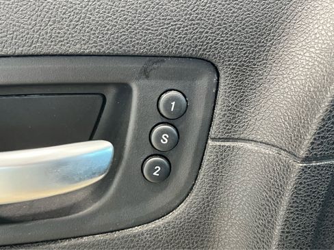 Used 2014 Chrysler 300 C RWD image 12