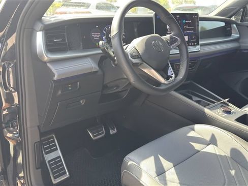 Certified 2026 Volkswagen Tiguan SE R-Line FWD image 12