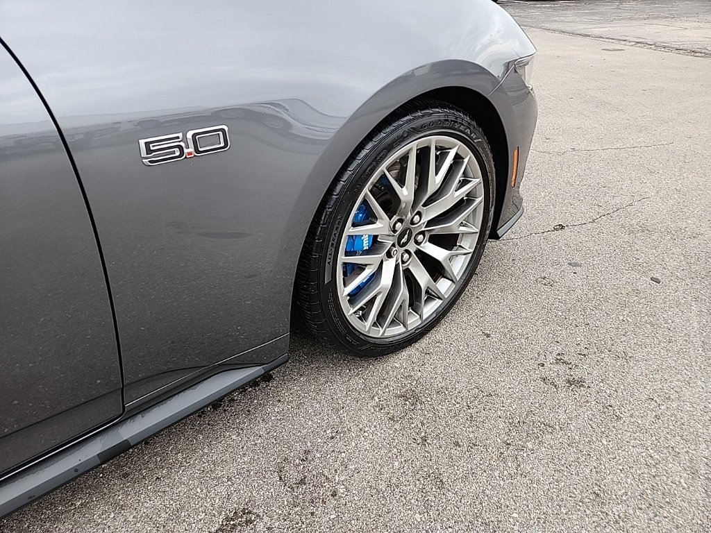Used 2024 Ford Mustang GT Premium RWD image 3
