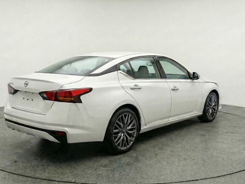 Used 2025 Nissan Altima 2.5 SV image 9