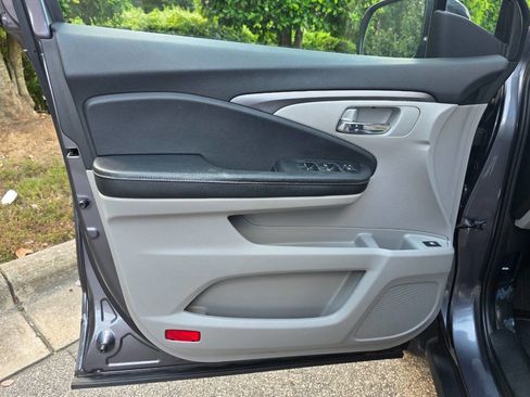 Used 2017 Honda Ridgeline RTL-T image 9