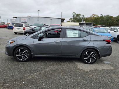 New 2025 Nissan Versa SR w/ Trunk Package