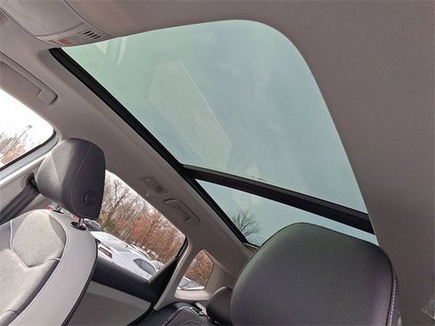 New 2026 Volkswagen Taos SE image 7