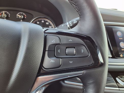 Used 2024 Buick Enclave Essence image 11