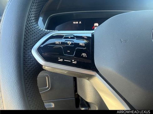 Used 2024 Volkswagen Tiguan SE R-Line image 15