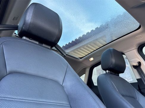 Used 2020 Jaguar E-PACE SE image 19