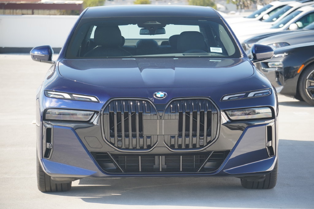 Used 2026 BMW 740i w/ Premium Package RWD image 2