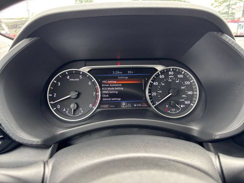 Used 2025 Nissan Sentra SV FWD image 39