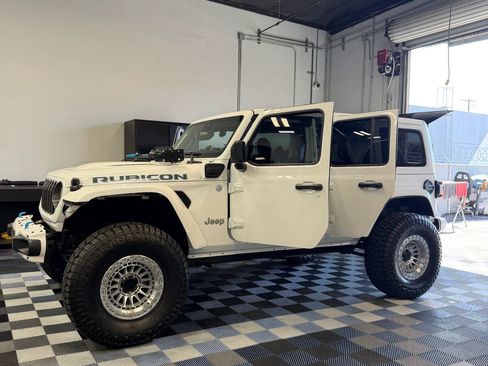 Used 2024 Jeep Wrangler Unlimited Sahara image 18