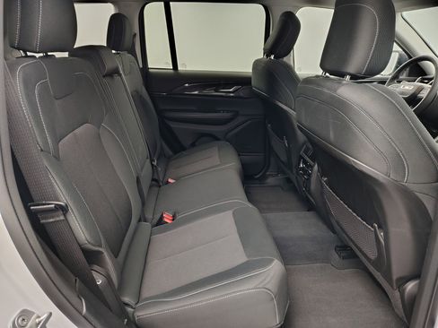 Used 2023 Jeep Grand Cherokee Laredo w/ Luxury Tech Group I image 16